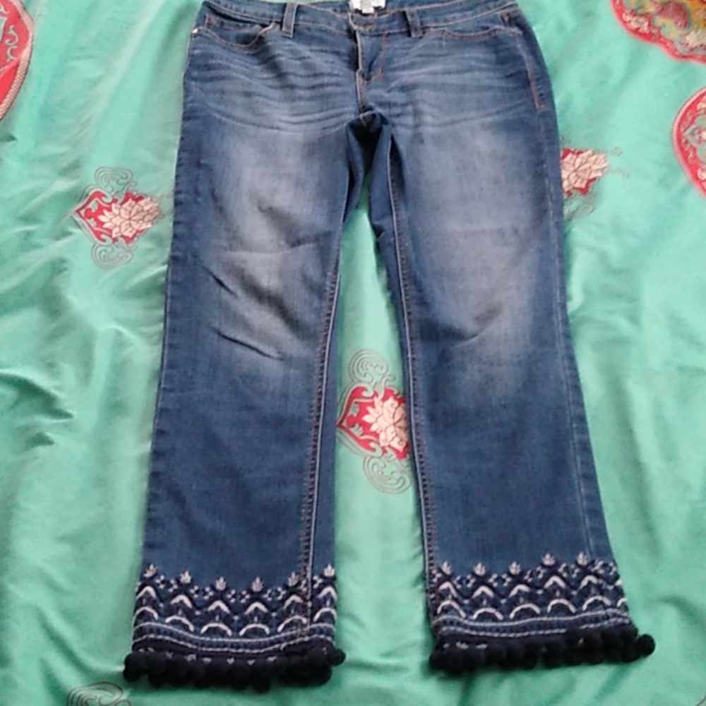 Embroidered Detailed Bottom Jeans - Picture 3 of 9